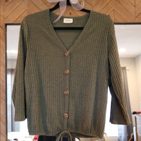 Free Kisses Tops - 🐝 Free Kisses | Green button down | size L | Top